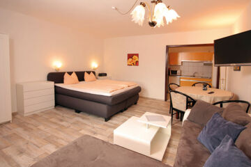 FAMILIEN- & APARTHOTEL STRANDHOF (B&B) Tossens