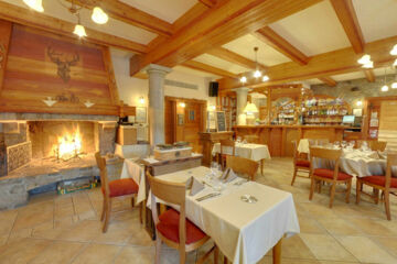 LOGIS HÔTEL LES PEUPLIERS Baratier