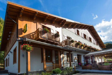 LOGIS HÔTEL LES PEUPLIERS Baratier